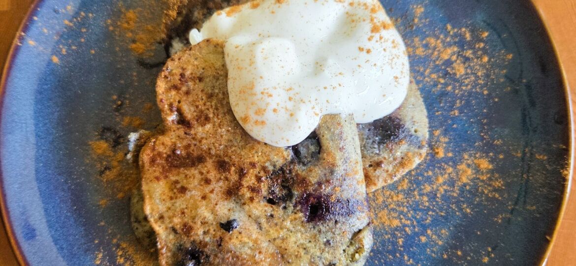 Blueberry pancakes & yogurt