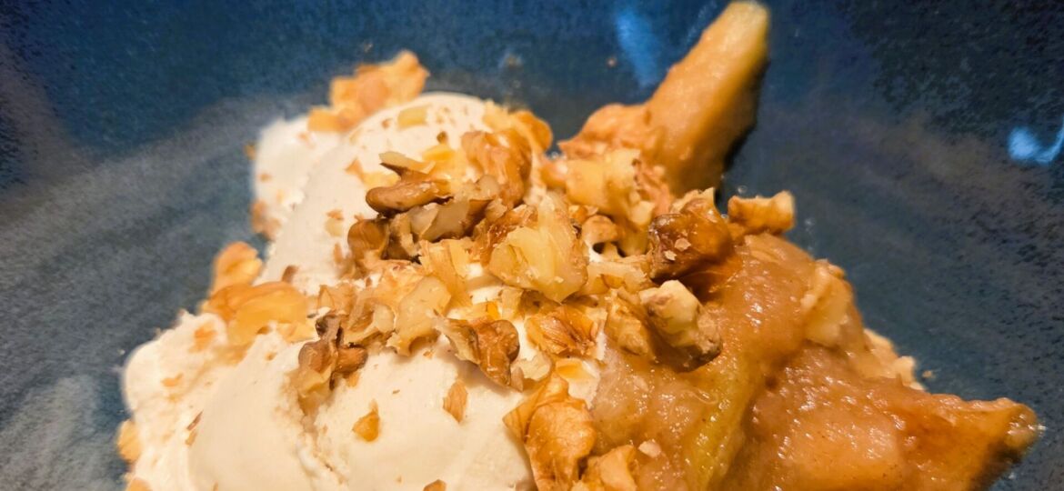 Applesauce and icecream